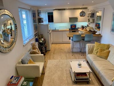 Double in quirky mews house close Highgate tube Main Photo