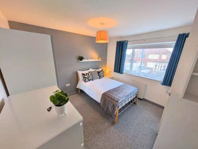 ** 🌟Modern Luxury En Suites - All Bills Included! Main Photo