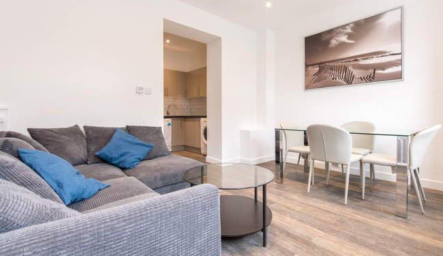 Two Ensuite Rooms | Prime Shepherds Bush W12 Flat Main Photo