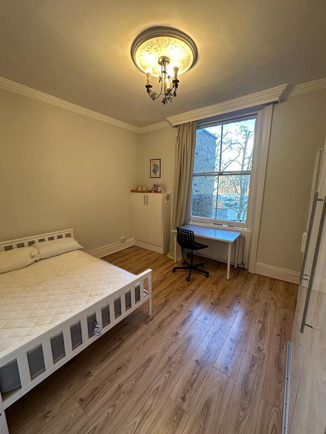 Very large room rent (in a 2 bed flat) Main Photo