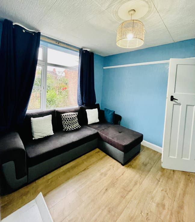 3 Double rooms close to town centre & university Main Photo