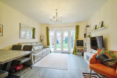 Beautiful Furnished Room in Modern Hauxton Home 🏠 Main Photo