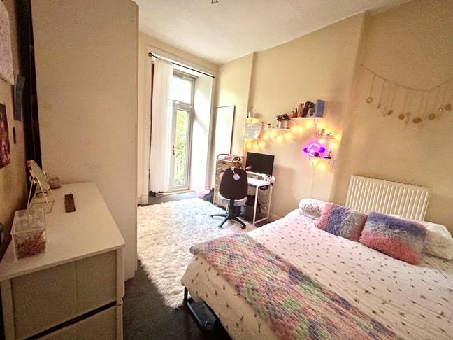 Double Room to Rent During Fringe Pet Friendly Main Photo