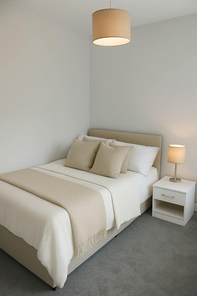 Newly Refurbished Room In Popular Location Main Photo