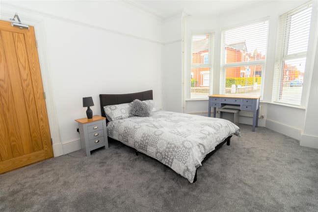 Double room  @ 335 Hungerford  Rd Main Photo