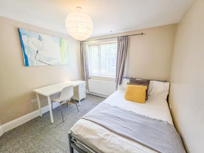 Large Double Room in Stunning House - BILLS INCL. Main Photo