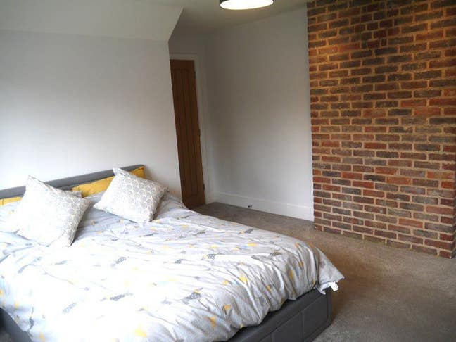 Double room w/ en-suite in a lovely house Main Photo