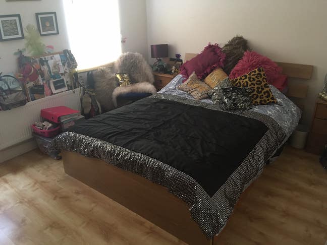 Decent sized room with great transport links Main Photo