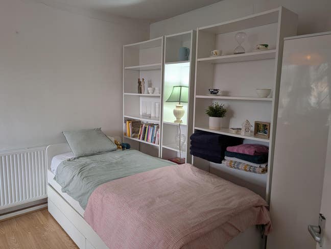 Full Appartment - one bedroom and sitting room Main Photo