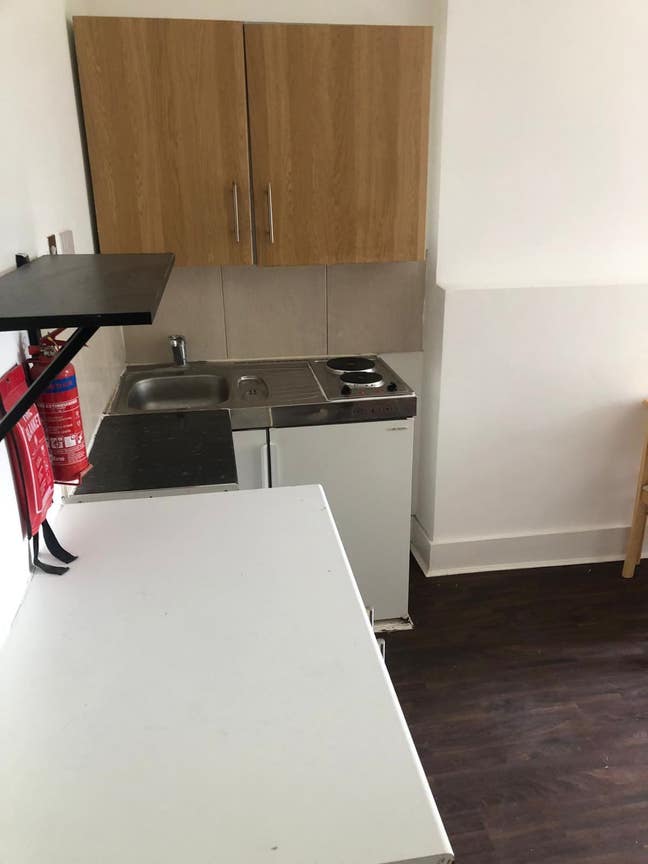 Affordable Living in N7 – 4 Fully Furnished Bedsit Main Photo