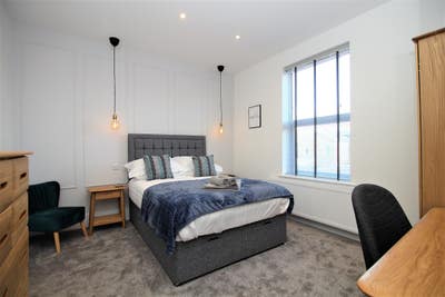 Propod 8 Bedroom with Ensuite Close to Hospital Main Photo