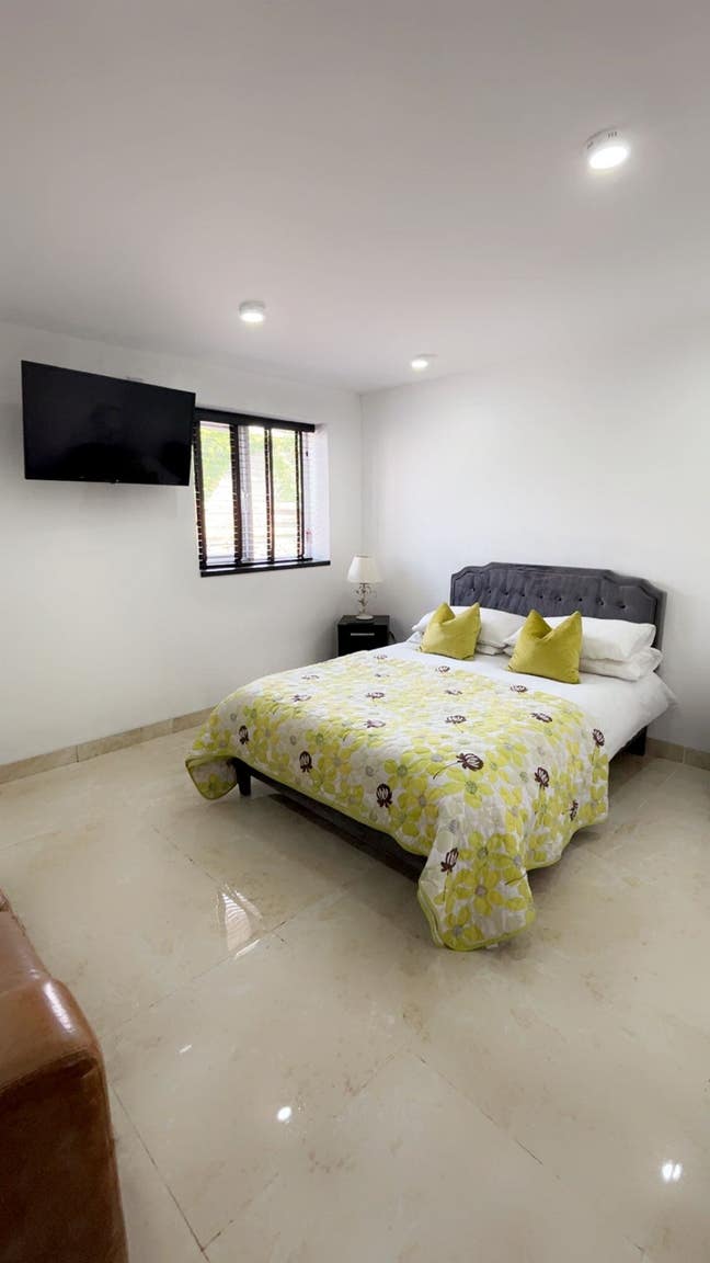 Double Ensuite  from £130  Plus 2 Bed Flat  £200 Main Photo