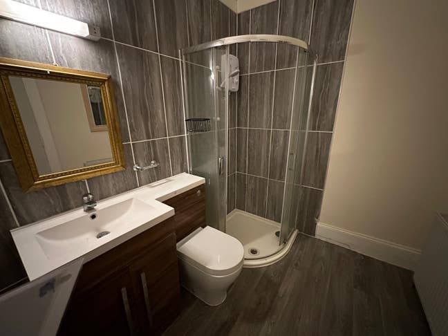 Large double Ensuite room Main Photo