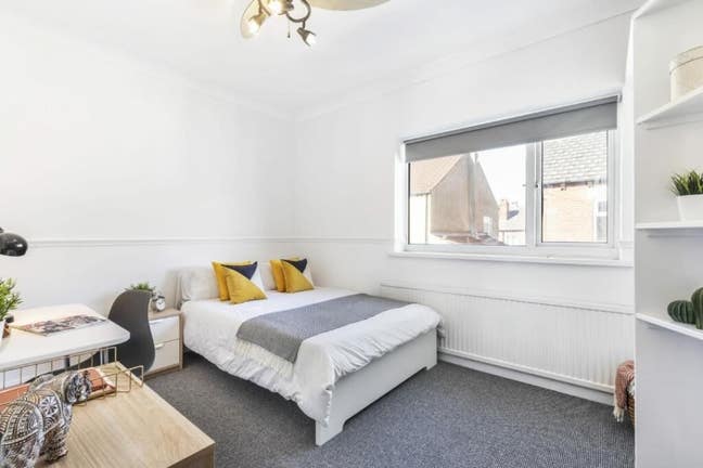 Gorgeous Rooms Available in Altofts Main Photo
