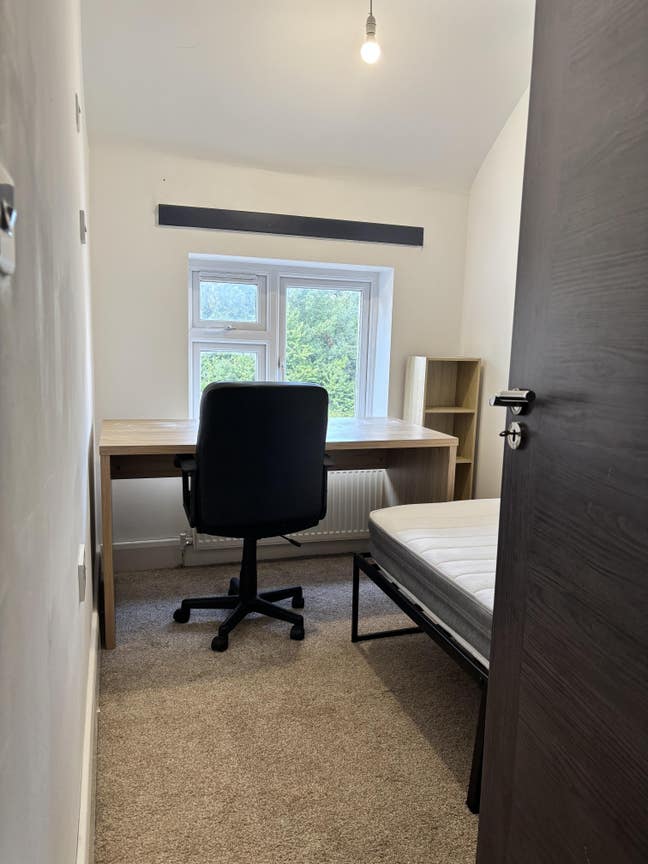 Single bed room, near business park Main Photo