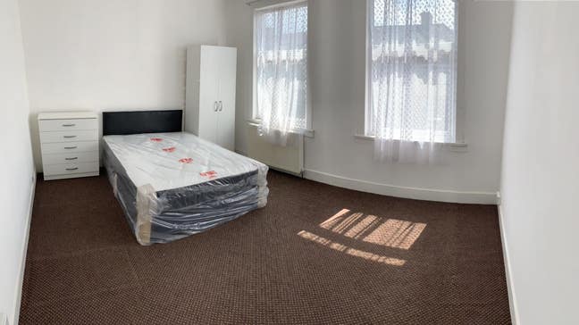Double room to Rent   Main Photo