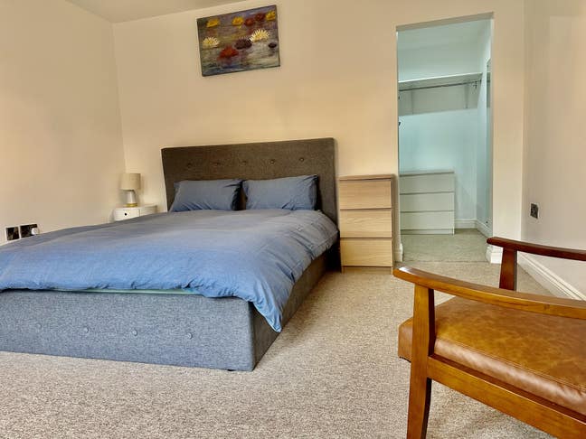 Extra large room with walk in wardrobe in Winton Main Photo