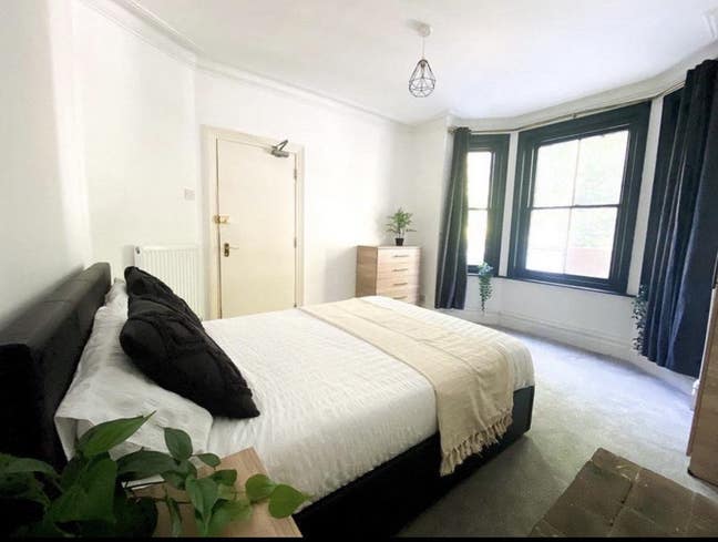 Large Double Room - Polygon / City Centre  Main Photo