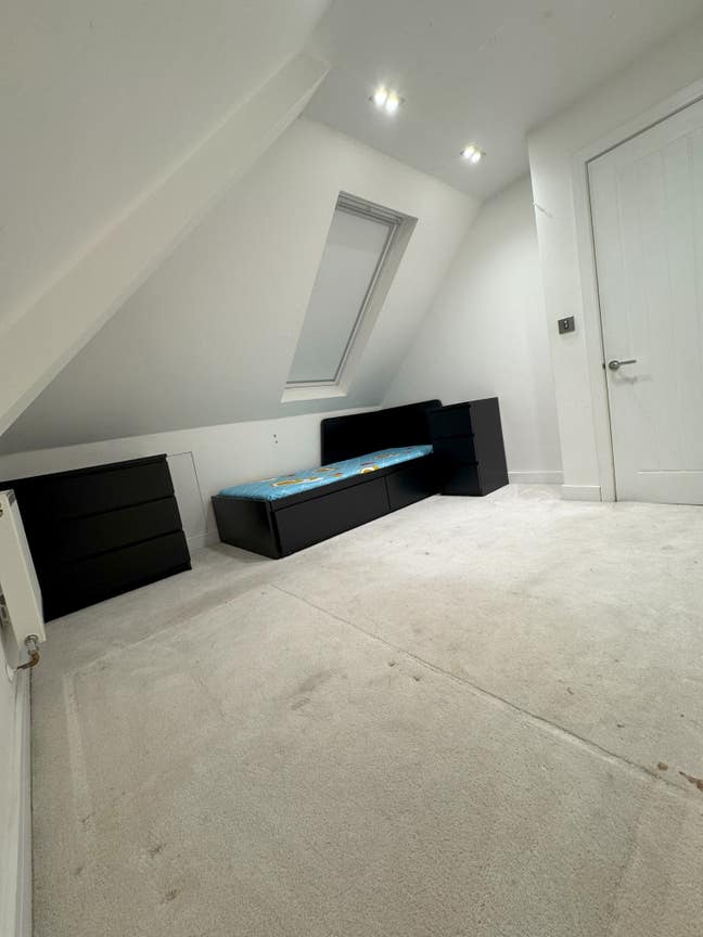 Spacious Double Room in Merstham - Available Immed Main Photo