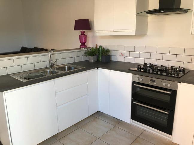 Newly refurbished 7 bed property - High standard Main Photo