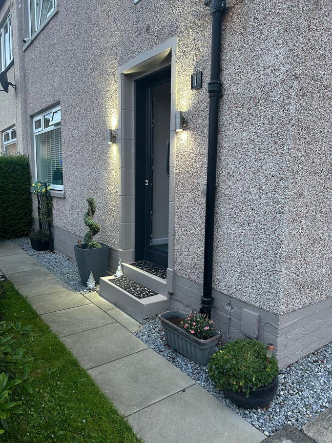 Room for rent in family home Main Photo