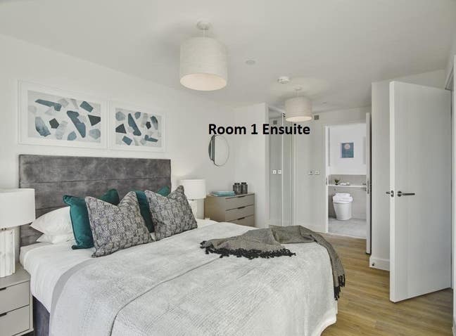 En-suite Available immediately  Main Photo