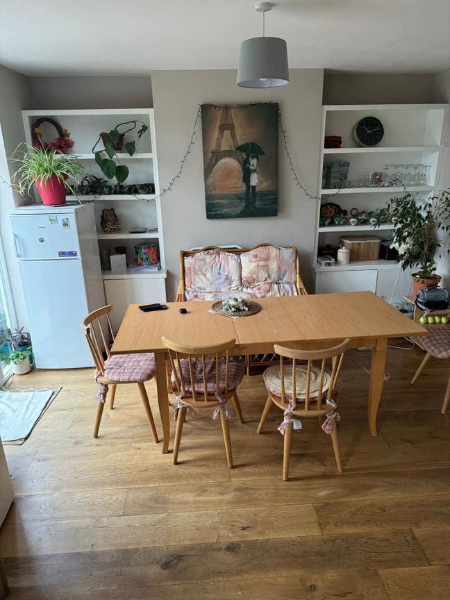 Double room for rent in a cozy and warm house Main Photo