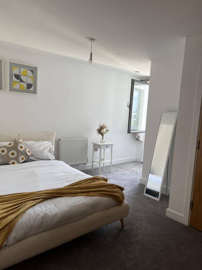 Amazing 2 Bed Flat in Stratford Main Photo