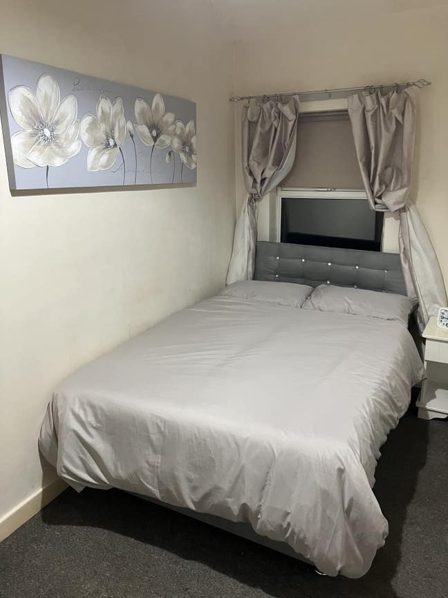 Small double bedroom Main Photo