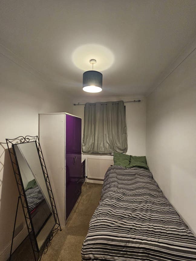 Medium Single Room in a Quiet Clean house Main Photo