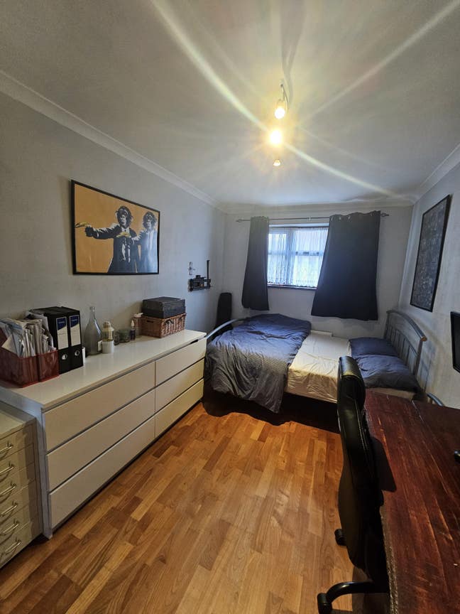 Female Pref and No Students  -  2X  Double  Rooms Main Photo