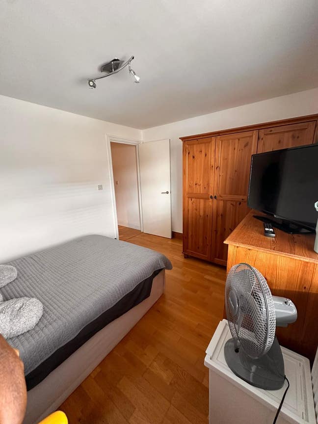 Spacious Double room in 2 bedroom flat, Bills inc Main Photo
