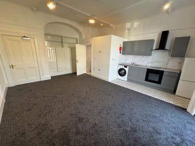 Brand New Studio Close to Derby City Main Photo