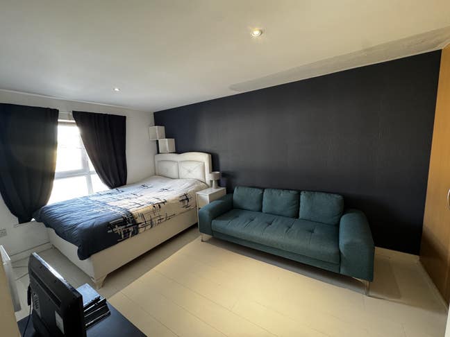 Clean and Silent Rooms in Canary Wharf  Main Photo