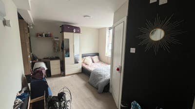 Small Studio Flats to let in Selly Oak 1st July  Main Photo