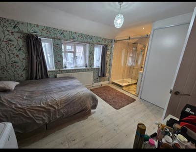 Lovely double room in Beautiful friendly home Main Photo