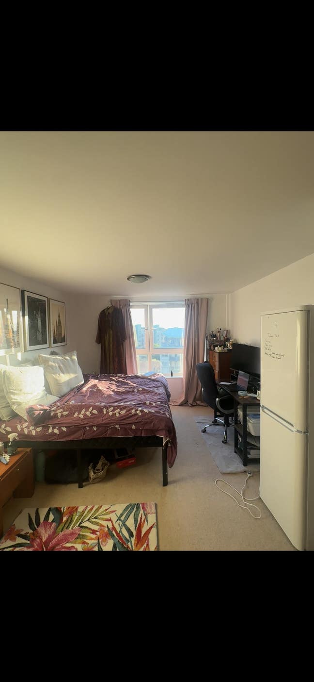 🌟 Stunning 3-Bed Flat - en-suite room to rent Main Photo