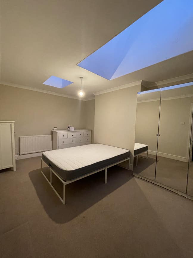 Large Room  Bills Included  Main Photo