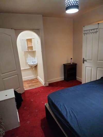One room to rent in Aveley Main Photo