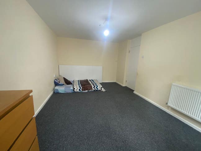 Large Double room in langdon park Main Photo