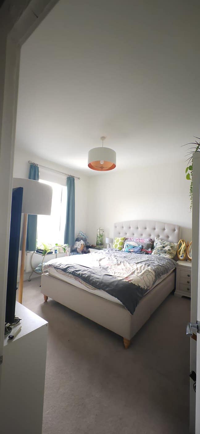 Friendly couple looking for flatmate  Main Photo