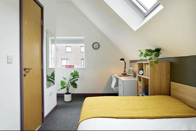 🏡 Room Available: Silver Plus Ensuite at Westwood Main Photo