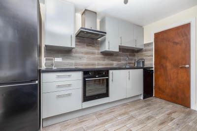 Modern 4 Bedroom Apartment - Gated - Bermondsey  Main Photo