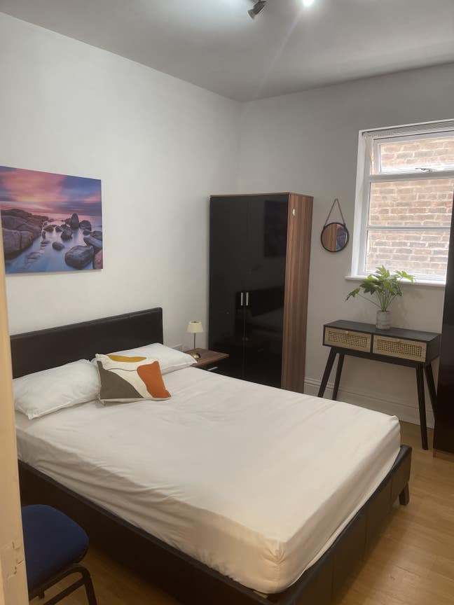 3 Spacious large double rooms - comes with a piano Main Photo