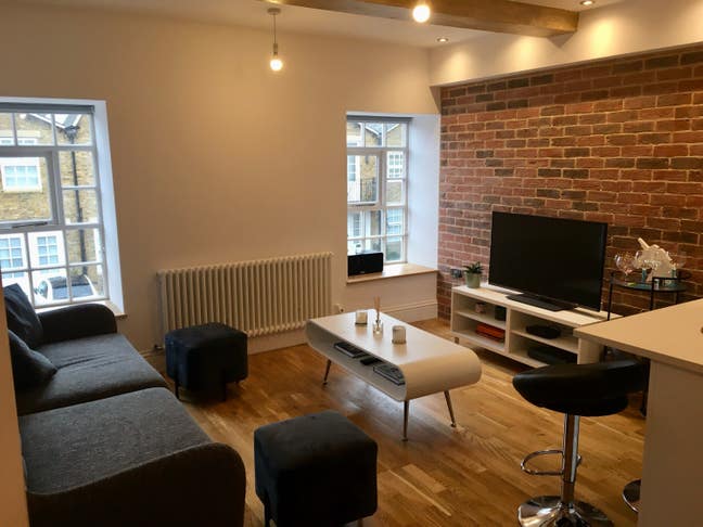 Room Available in Lovely Clapham Common Flat Main Photo