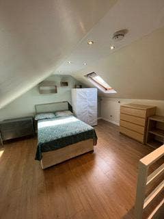  Nice  Room Right Next to the Station Main Photo