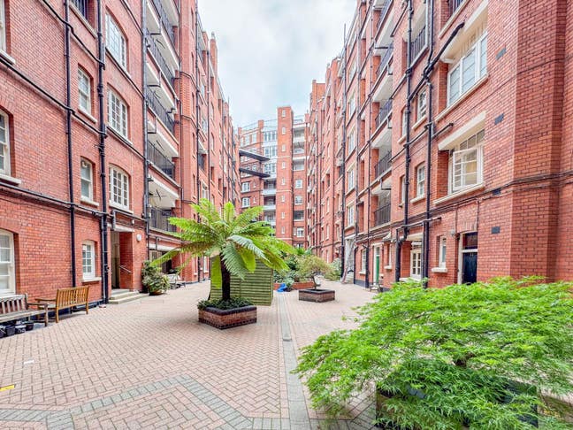 Modern & stylish 3 bedroom apartment is located in Main Photo