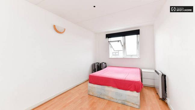 Lovely high view 10th floor room in Battersea Park Main Photo