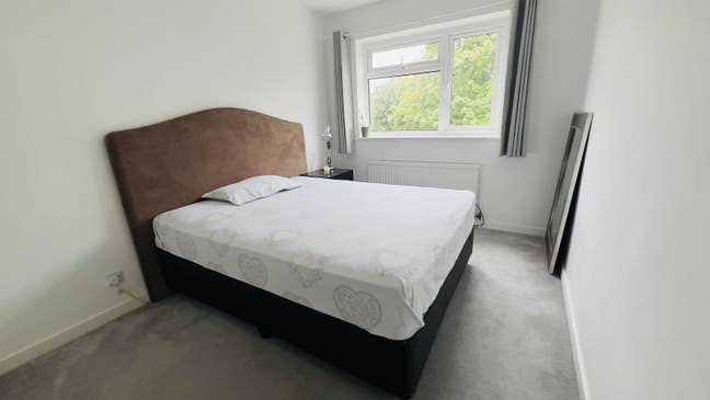 Spacious double room at Stanmore - ( Max 3 months) Main Photo