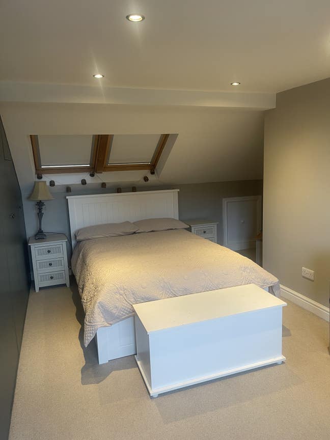 Double furnished room to rent with en-suite toilet Main Photo